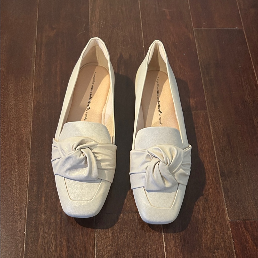 Soft Cushioned insole loafers Flats Cream Color size 6 new in box vegan leather